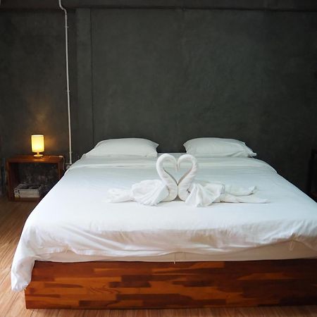 Banmai87 Guest House บ้านไม้87 เกสต์เฮ้าส์ プラナコーン・シー・アユタヤ エクステリア 写真