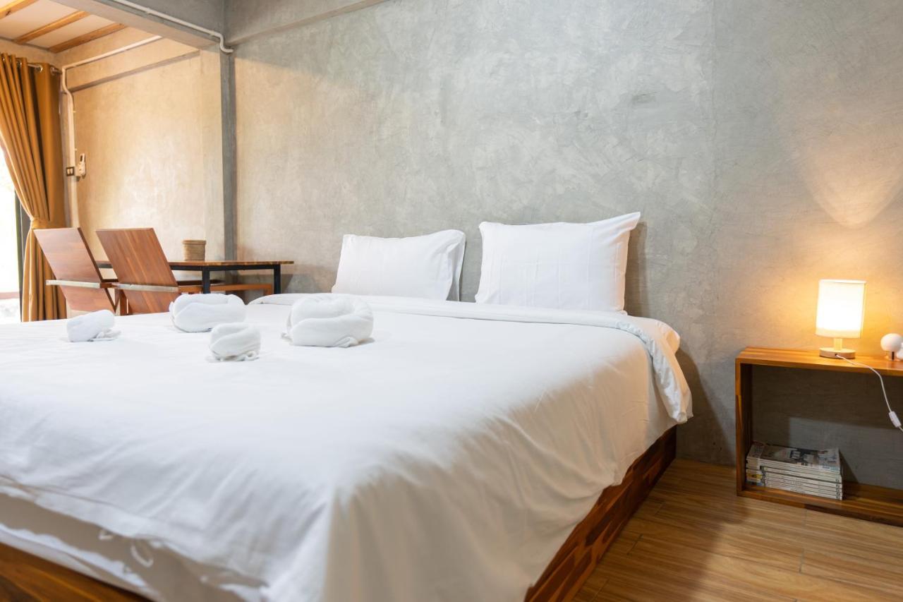 Banmai87 Guest House บ้านไม้87 เกสต์เฮ้าส์ プラナコーン・シー・アユタヤ エクステリア 写真