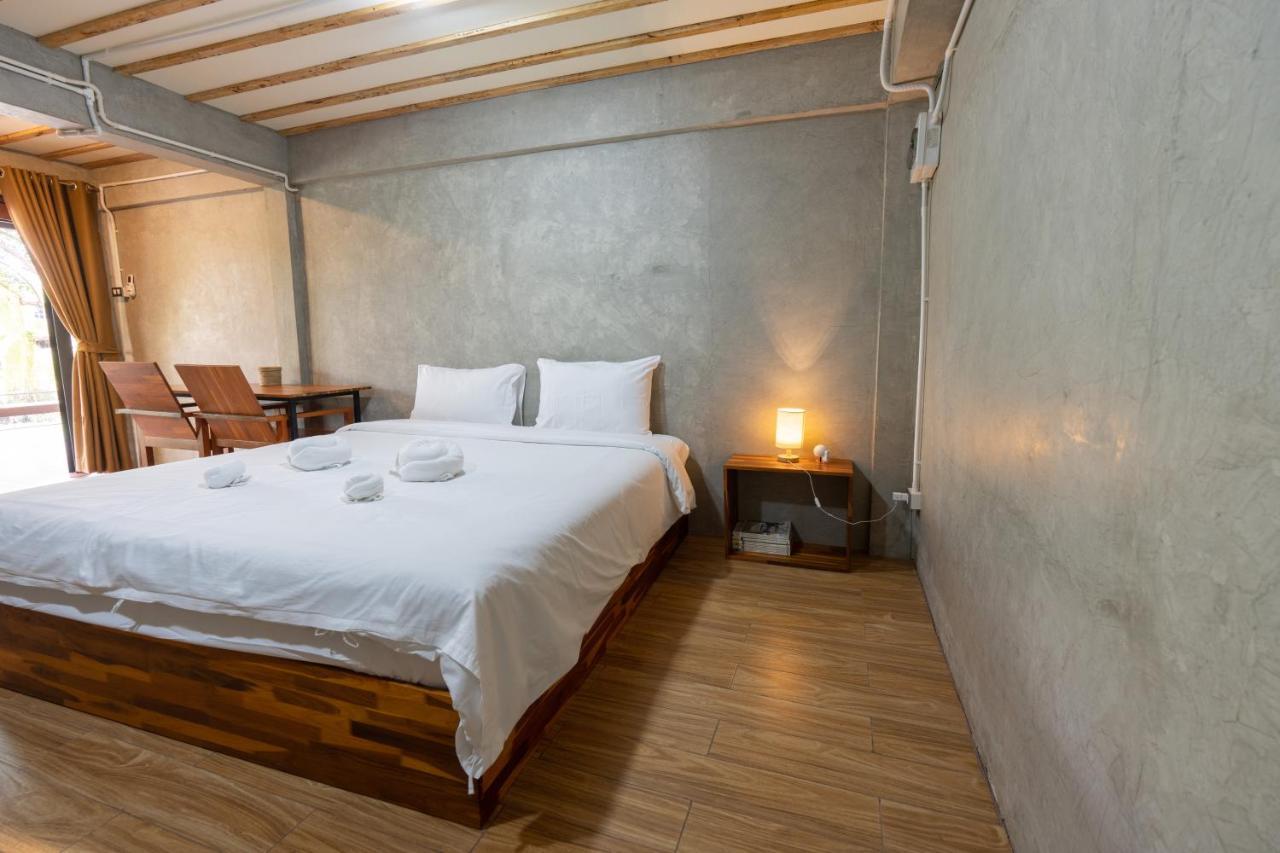 Banmai87 Guest House บ้านไม้87 เกสต์เฮ้าส์ プラナコーン・シー・アユタヤ エクステリア 写真