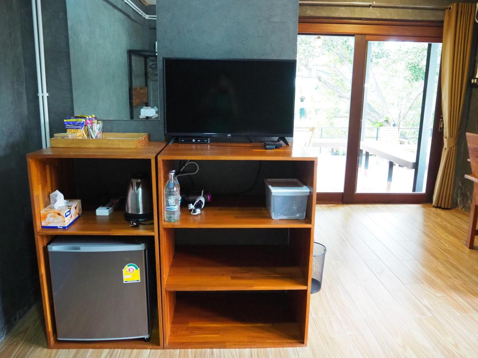 Banmai87 Guest House บ้านไม้87 เกสต์เฮ้าส์ プラナコーン・シー・アユタヤ エクステリア 写真