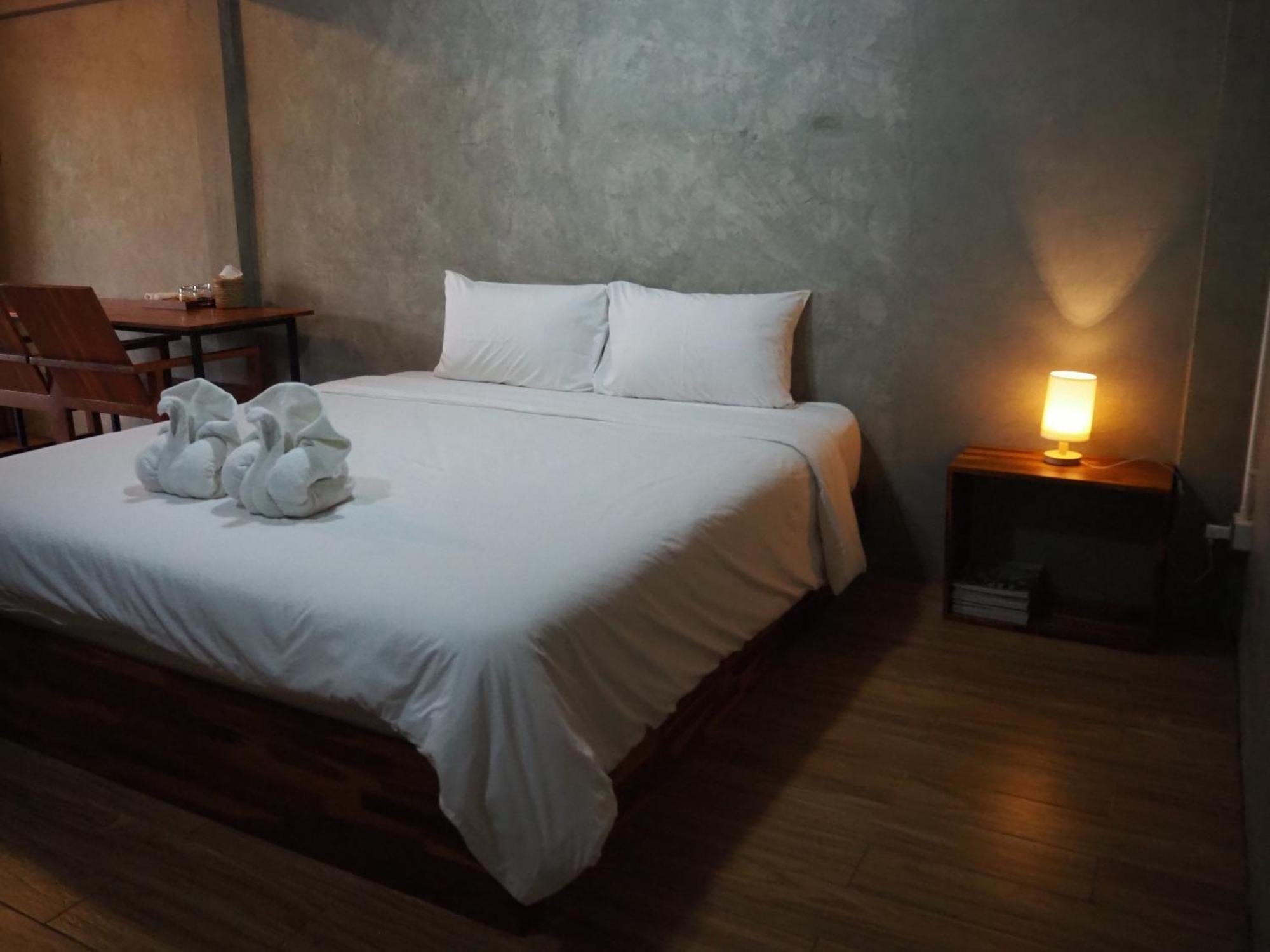 Banmai87 Guest House บ้านไม้87 เกสต์เฮ้าส์ プラナコーン・シー・アユタヤ エクステリア 写真