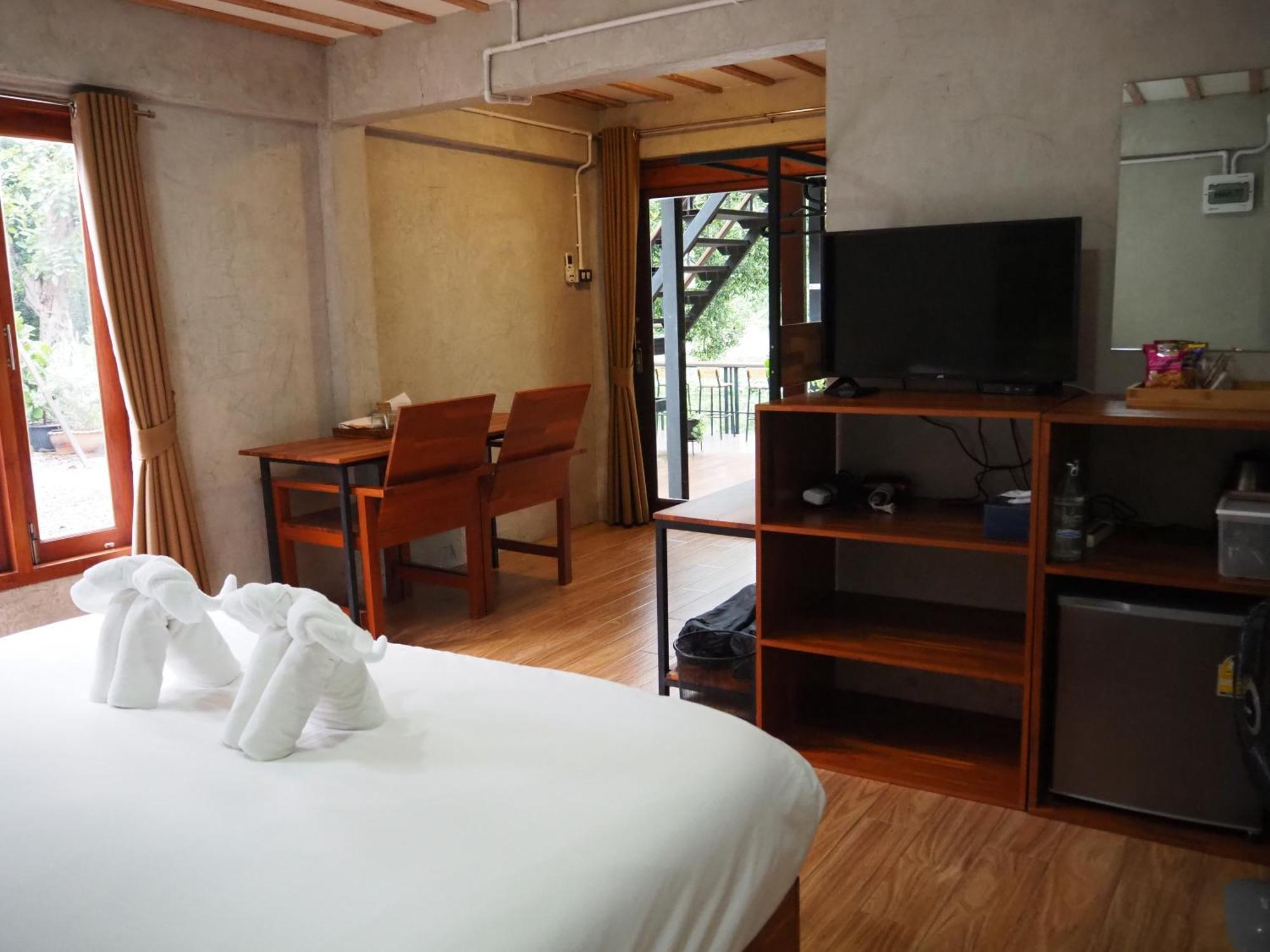 Banmai87 Guest House บ้านไม้87 เกสต์เฮ้าส์ プラナコーン・シー・アユタヤ エクステリア 写真