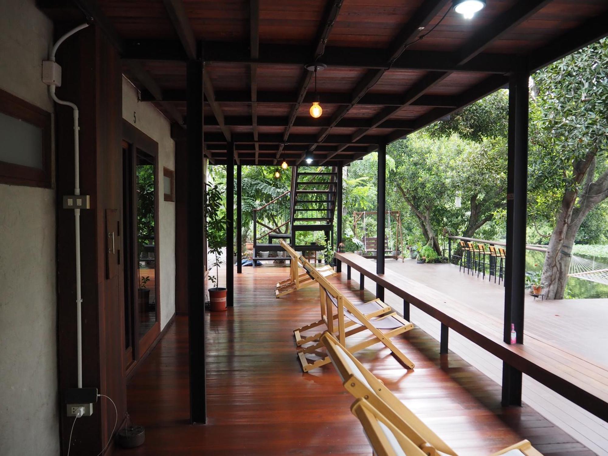 Banmai87 Guest House บ้านไม้87 เกสต์เฮ้าส์ プラナコーン・シー・アユタヤ エクステリア 写真