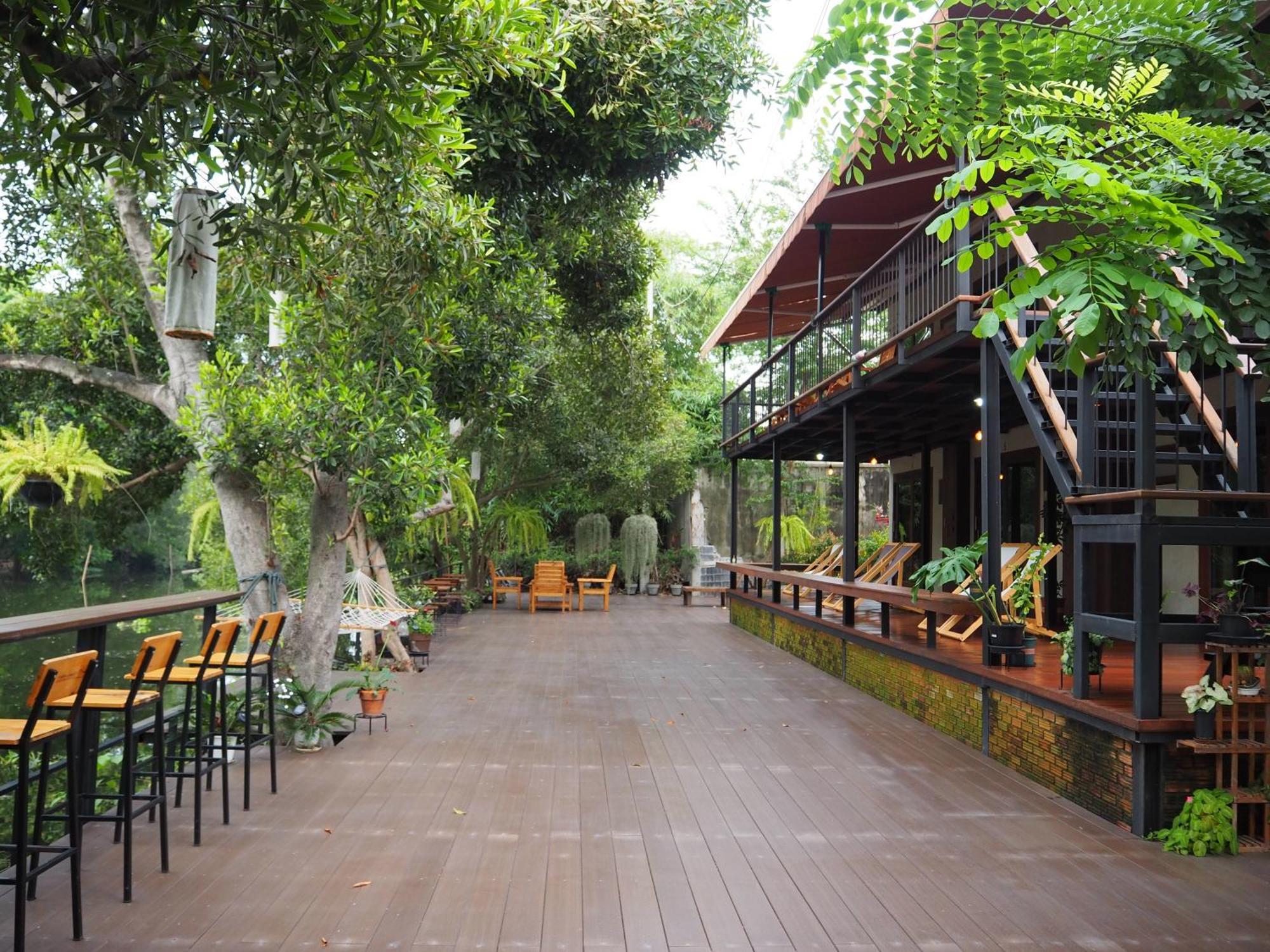 Banmai87 Guest House บ้านไม้87 เกสต์เฮ้าส์ プラナコーン・シー・アユタヤ エクステリア 写真