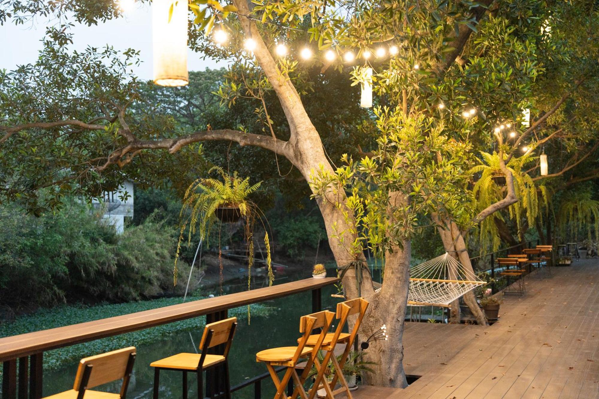 Banmai87 Guest House บ้านไม้87 เกสต์เฮ้าส์ プラナコーン・シー・アユタヤ エクステリア 写真